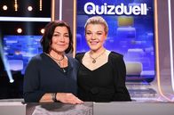 Quizduell - Olymp – Die Kandidatinnen des Teams "Schmutzler": Schauspielerin Claudia Schmutzler (l.) mit Tochter Charley Schmutzler (r.), Musikerin und Sängerin.