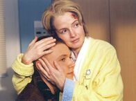 In aller Freundschaft – MDR Fernsehen IN ALLER FREUNDSCHAFT FOLGE 177, "Ich liebe dich, Mama" Uhr. Aus Angst im Todesfalle der Mutter Helga Venske (Emanuela von Frankenberg) nie zu erfahren, wer sein Vater ist, bittet Mirco (Max Riemelt) sie, ihm nach all der Zeit dessen Identität preiszugeben...