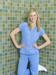 Scrubs - Die Anfänger – (9. Staffel) - Lucy (Kerry Bishe) ist die erste aus ihrer Familie von hart arbeitenden Fischern, die ein Studium absolviert hat. Entsprechend stark fühlt sie den Erfolgsdruck auf sich lasten ...
