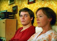 Good Bye, Lenin! – Alexander Kerner (Daniel Brühl, l.); Christiane Kerner (Katrin Sass, r.)