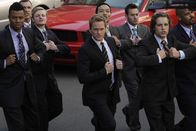 How I Met Your Mother – Für eine Frau will Barney (Neil Patrick Harris, M.) sogar seinen Anzug ablegen, doch dann hat er Entzugserscheinungen ...