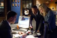 Navy CIS – Werden ihre internationalen Kontakte ihnen helfen, Gibbs und McGee in Russland auf zuspüren? (v.l.n.r.): Anthony DiNozzo (Michael Weatherly), Leon Vance (Rocky Carroll) und Ellie Bishop (Emily Wickersham) ...