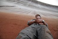 Fluss-Monster – Close up of Jeremy Wade at bottom of Kariba Dam, Zambia.