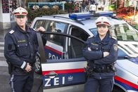 Wachzimmer Ottakring – Sie sorgen in Wachzimmer Ottakring für Recht und Ordnung: Abteilungsinspektor Christian (l.) und Kontrollinspektorin Karin (r.) ...