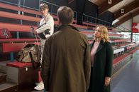 Rote Rosen – Als Andreas (Herbert Schäfer, v.) viel zu spät zu Saschas (Nevio Wendt, l.) Turnier kommt, folgt Sascha Saras Beispiel (Antonia Jungwirth, r.) und bricht endgültig mit dem Vater …