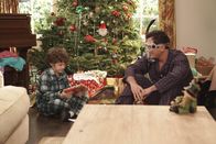 Modern Family – v.li.: Luke Dunphy (Nolan Gould), Phil Dunphy (Ty Burrell).