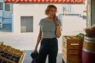Mordufer – Kriminalkommissarin Doro Beitinger (Franziska Weisz) zwischen Familieneinkauf und Ermittlung.