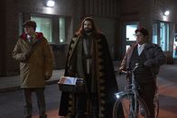 What We Do in the Shadows – (v.l.n.r.) Colin Robinson (Mark Proksch), Nandor (Kayvan Novak), Guillermo (Harvey Guillén)