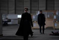Alex Rider – Mrs. Jones (Vicky McClure) und ihre Kollegen sind zu spät. Schnell wird klar, dass der Angriff nicht das Werk eines Einzelnen, sondern Teil einer größeren Verschwörung war.