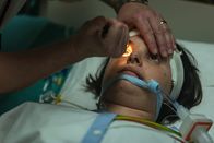 Es geschah am... – Die Schweizerin Mireille Brefin erholte sich nach einem Hirntumor in Thailand und geriet dort nach dem Tsunami unter die Wassermassen. (Nachgestellte Szene)