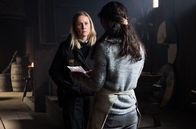 Der Dänemark-Krimi: Rauhnächte – Die Ermittlerin Ida Sörensen (Marlene Morreis, li.) kommt durch eine Zeugin (Katinka Auberger, re.) einem tragischen Geheimnis auf die Spur.