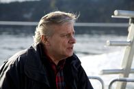 Mensch vs. Krake – BRITISH COLUMBIA, KANADA - Phil Nuytten auf einem Tauchschiff, bevor er mit einem pazifischen Riesenkraken taucht.