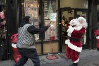 Brooklyn Nine-Nine – Doug Judy (Craig Robinson, l.); Jake Peralta (Andy Samberg, r.)