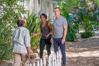 9-1-1 Notruf L.A. – (v. l. n. r.) Joanne Kingston (Donzaleigh Abernathy); Athena Grant (Angela Bassett); Bobby Nash (Peter Krause)