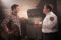 Brooklyn Nine-Nine – (v.li.) Andy Samberg (Jake Peralta), Patton Oswalt (Fire Marshall Boone).