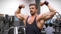 Puls – Bodybuilder Gabriel Chiutu im Fitnessstudio