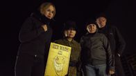 Retoure – NDR Fernsehen RETOURE Uhr. Susanne (Stefanie Stappenbeck), Anh (Mai Phuong-Kollath), Yvonne (Birgit Bertold) und Ronny (Vinzent Krüger) planen, wie sie den Westoptimirer loswerden können.