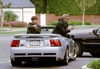 Hollywood Cops – Neben ihren diversen Nebentätigkeiten sollen die beiden Hollywood Cops Joe Gavilan (Harrison Ford, r.) und K.C. Calden (Josh Hartnett, l.) von der LAPD-Mordkomission einen brutalen Vierfachmord aufklären. Kein leichtes Unterfangen ...