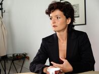 Der Winzerkönig – Andrea (Katharina Stemberger) fühlt sich durch das Testament ihres Vaters zurückgesetzt.