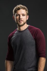 SEAL Team – Max Thieriot of the CBS series SEAL TEAM. Photo: Cliff Lipson/CBS
