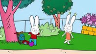 Simon – Lou (r.) und Simon (l.) treffen sich beim Spielen im Park und erleben einen wunderbaren Tag.