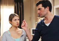 Sturm der Liebe – ARD STURM DER LIEBE FOLGE 1733 Uhr im ERSTEN. Konstantin (Moritz Tittel, r.) fordert Marlene (Lucy Scherer, l.) auf, ihm zu erklären, wie sie an Doris' gestohlenen Ring kommt.