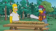 Die Simpsons – "Die Simpsons", "Stammesfehde." Als Lisa an ihrer Schule eine Szene aus ihrem Familienalltag nachstellt, wird Marge bewusst, wie eintönig ihr Leben doch ist. Da legt ein glücklicher Zufall ein großes Talent der Hausfrau und Mutter frei: Durch einen umgestürzten Baum, den Marge aus dem Weg schafft, kommt ihre Begabung als Holzfällerin zum Vorschein. Bei sportlichen Wettbewerben in dieser Disziplin ist Marge bald unschlagbar. Doch leider scheint sie der Ruhm mehr und mehr von ihrer Familie zu entfremden.
