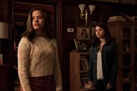 Charmed – Maggie Vera (Sarah Jeffery, l.); Mel Vera (Melonie Diaz, r.)