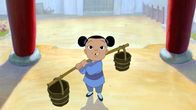 Mulan II – "Mulan 2" Shang macht Mulan einen Heiratsantrag. Doch vor dem gro?en Fest wird den beiden eine heikle Mission anvertraut: Die drei T^chter des chinesischen Kaisers sollen ins ferne Qi Gong gebracht werden, um die S^hne des dort ans%ssigen Herrschers zu ehelichen. Unterwegs entfacht aber die Liebe zwischen den Prinzessinnen und ihren Wachen. Zu allem <berfluss funkt der kleine Drache Mushu immer wieder zwischen Shang und Mulan, da er um seine Vormachtstellung f¸rchtet, sobald die beiden ein Paar sind.