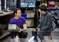 The Big Bang Theory – Fahren gemeinsam in die Wüste, um eine selbstgebaute Modellrakete zu starten: Sheldon (Jim Parsons, l.) und Howard (Simon Helberg, r.) ...