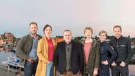 SOKO Wismar – Dominic Boeer spielt Lars Pöhlmann, Nike Fuhrmann spielt Karoline Joost, Udo Kroschwald spielt Jan Reuter, Katharina Blaschke spielt Dr. Helene Sturbeck, Sidsel Hindhede spielt Stine Bergendal, Mathias Junge spielt Kai Timmermann