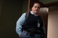 The Outlaws – Aufseherin Diane (Jessica Gunning) erfährt von der Ermittlung gegen einige aus ihrer Gruppe. Jetzt hat sie die Chance, zu beweisen, dass auch sie das Zeug zum Detective hat.