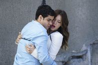 Scorpion – Als ihr Plan schief geht, müssen Walter (Elyes Gabel, l.), Happy und Cabe schnell handeln, um Paige (Katharine McPhee, r.), Sylvester und Oksana aus einer extrem radioaktiven Zone in Tschernobyl zu befreien ...