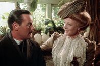 Der Missionar – Lady Isabel Ames (Maggie Smith) möchte Charles Fortescue (Michael Palin) gerne unterstützen – und mehr.