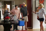 Modern Family – L-R: Gloria Delgado-Pritchett (Sofía Vergara), Manny Delgado (Rico Rodriguez), Jay Pritchett (Ed O'Neill) und Claire Dunphy (Julie Bowen)