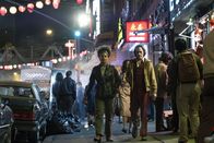 Joker – Zazie Beetz (Sophie Dumond), Joaquin Phoenix (Arthur Fleck / Joker).