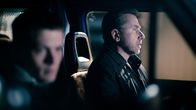 Last Hitman – Adam (Jack O'Connell) und Roy (Tim Roth) stecken plötzlich in einem Schlamassel aus Menschenhandel, Mord und miserablem Wetter.