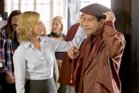 Monk – Natalie (Traylor Howard) hat Monk (Tony Shalhoub) zu einem Malkurs angemeldet.