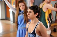 The Middle – Sue erregt durch ihre Cheerleading-Tätigkeit die Aufmerksamkeit eines Jungen aus dem Wrestling-Team, namens Matt (Moises Arias), und stellt bald fest, dass dieser es wirklich ernst mit ihr meint ...