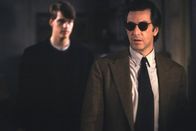 Der Duft der Frauen – Der junge Charlie (Chris O'Donnell, l.) leidet sehr unter dem Zynismus des blinden Frank (Al Pacino, r.) ...