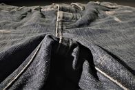 P.M. Wissen – Der Stoff der Stretch Jeans enthält statt Elasthan ein Garn aus Naturkautschuk.