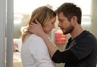 Atlanta Medical – Nicolette Nevin (Emily VanCamp, l.); Dr. Conrad Hawkins (Matt Czuchry, r.)