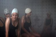 Die Frau im Mond – Gabrielle Rabascal (Marion Cotillard) wird durch eine Behandlung mit Wasser und regelmäßigen Saunagängen im schweizerischen Sanatorium gegen ihre Steinkrankheit behandelt.