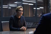 Alex Rider – Mrs. Jones (Vicky McClure) berät sich mit Datenanalysten der britischen Regierung – wie gefährlich ist die Scorpia-Botschaft für die nationale Sicherheit?