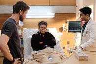 Atlanta Medical – Atlanta Medical Staffel 2 Folge 11 Sie reden ihr gut zu: Matt Czuchry als Conrad Hawkins, Melissa DuPrey als Marisol Garcia, Manish Dayal als Devon Pravesh. Copyright: SRF/Twentieth Century Fox Film Corporation