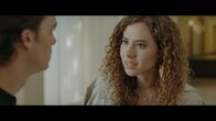Into the Dark – Spencer Harris (Israel Broussard) und Marissa Cornell (Dora Madison)