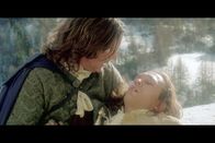 Duell der Degen – Lagardère (Daniel Auteuil, li.) schwört dem sterbenden Nevers (Vincent Perez, re.), ihn zu rächen und sich seiner Tochter Aurore anzunehmen.