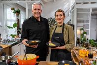 Einfach & köstlich – In der Sendung "Einfach & köstlich" gehört Resteverwertung zum festen Programm. Heute hat Alexander Herrmann mit seinem Gast Julia Komp einen gebackenen Spitzkohl mit Kürbiscurry zubereitet.