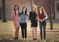 Mom Wars – (v.l.n.r.) Reyna (Geri-Nikole Love); Suki (Ann Hu); Olivia (Ashley Wood); Colleen (Joy Darash)