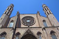 Stadt Land Kunst – Im Mittelalter erlebte Barcelona den Bau von Kathedralen, war Heimstatt einer hochgebildeten jüdischen Gemeinde, wurde von der Pest heimgesucht und litt unter der grausamen Inquisition. Von all dem erzählt Ildefonso Falcones in Die Kathedrale des Meeres.